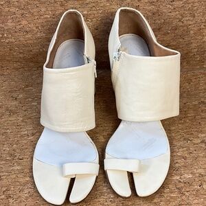 Maison Martin Margiela Tabi Block Heel Sandals – EU 40